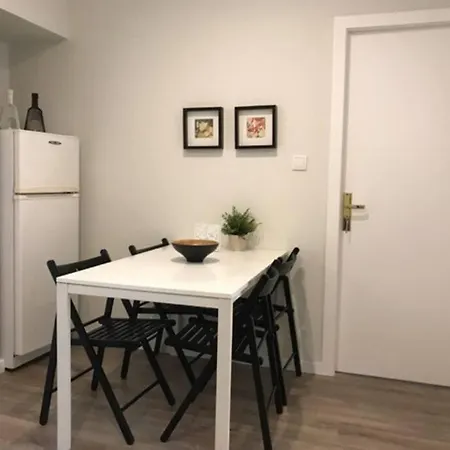 Cosy 3 Bedrooms At Campolide - 60 1a Apartment